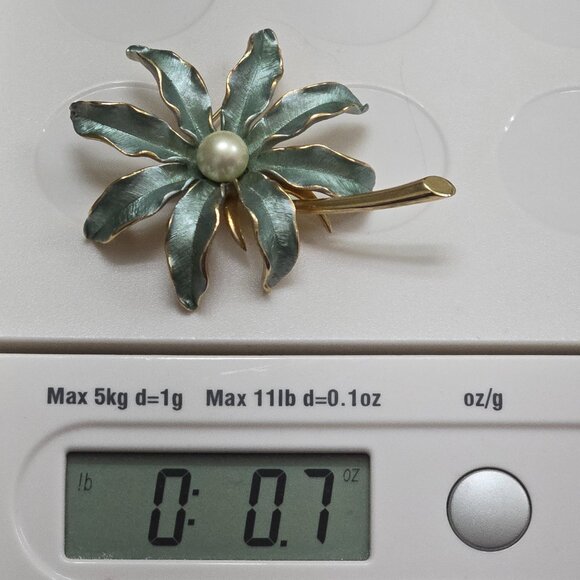 Vintage Kramer Blue-Green Enamel Flower Gold Tone Brooch Faux Pearl Center - Picture 8 of 8